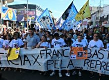 Multitudinaria marcha en Suárez