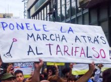 Regalan 200 kilos de pan en protesta por el tarifazo