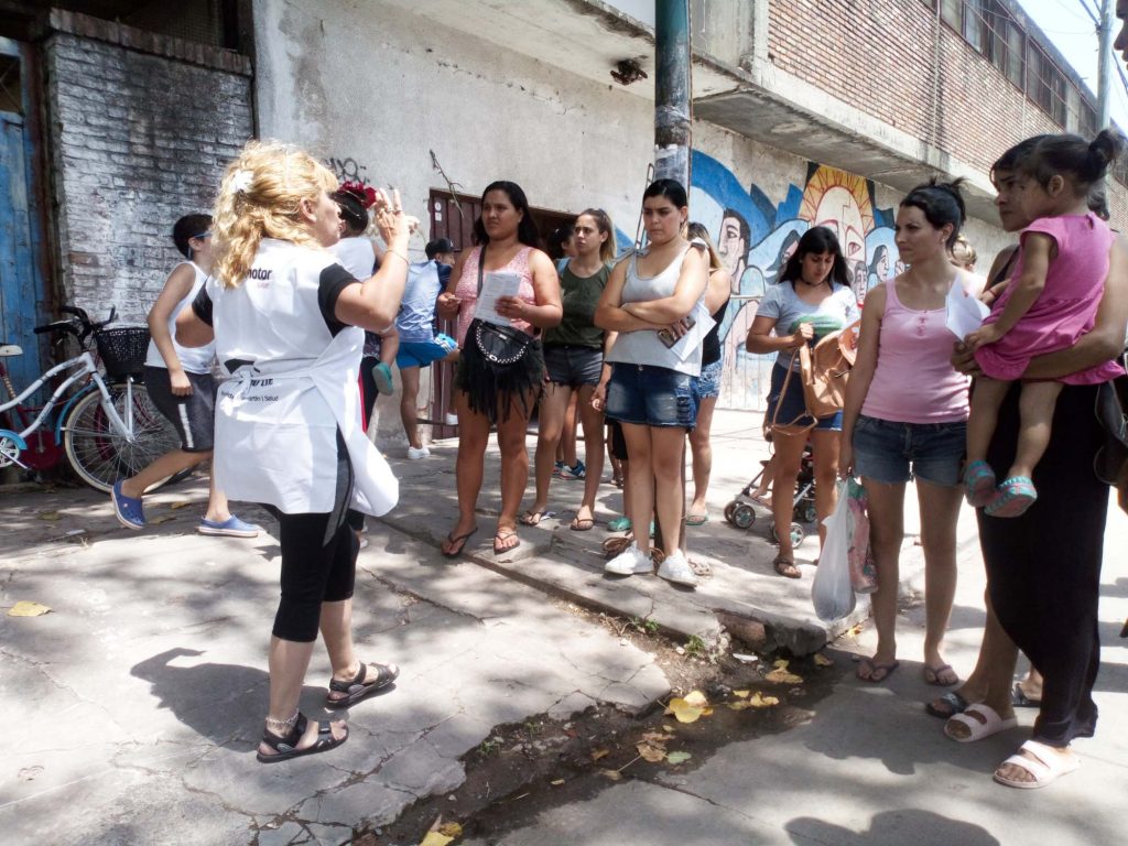 Operativo de entrega de la tarjeta Alimentar en San Martín